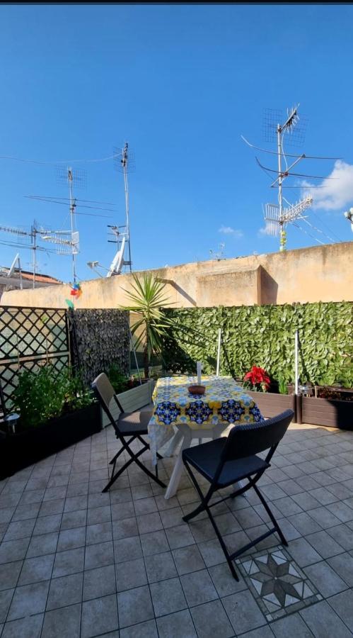 Terrazza Del Santo 2,0 - La Terrazza Nel Cuore Di Napoli Luaran gambar