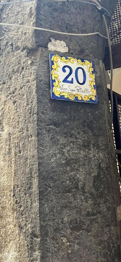 Terrazza Del Santo 2,0 - La Terrazza Nel Cuore Di Napoli Luaran gambar